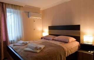 Гостевой дом Cozy House Кутаиси Двухместный номер с 1 кроватью и собственной ванной комнатой-11