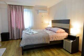 Гостевой дом Cozy House Кутаиси Двухместный номер с 1 кроватью и собственной ванной комнатой-26
